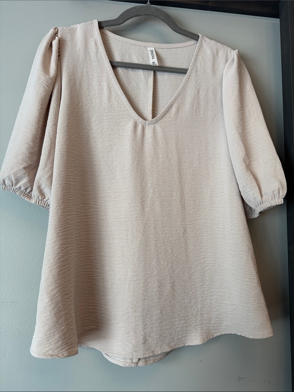 Zenana Outfitters Light Beige Textured V-Neck Puff-Sleeve Blouse